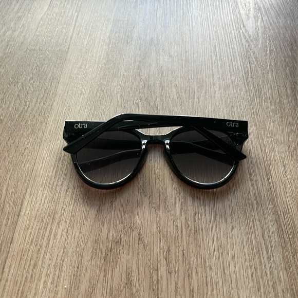 otra lily black oversized circlular round oversized retro y2k sunglasses eyewear - Picture 3 of 4